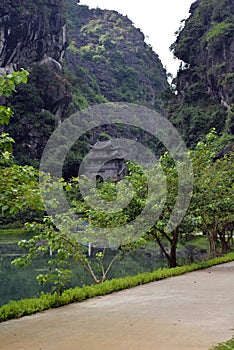 TrÃÂ°Ã¡Â»Âng YÃÂªn, Hoa LÃÂ° District, Ninh BÃÂ¬nh, Vietnam photo